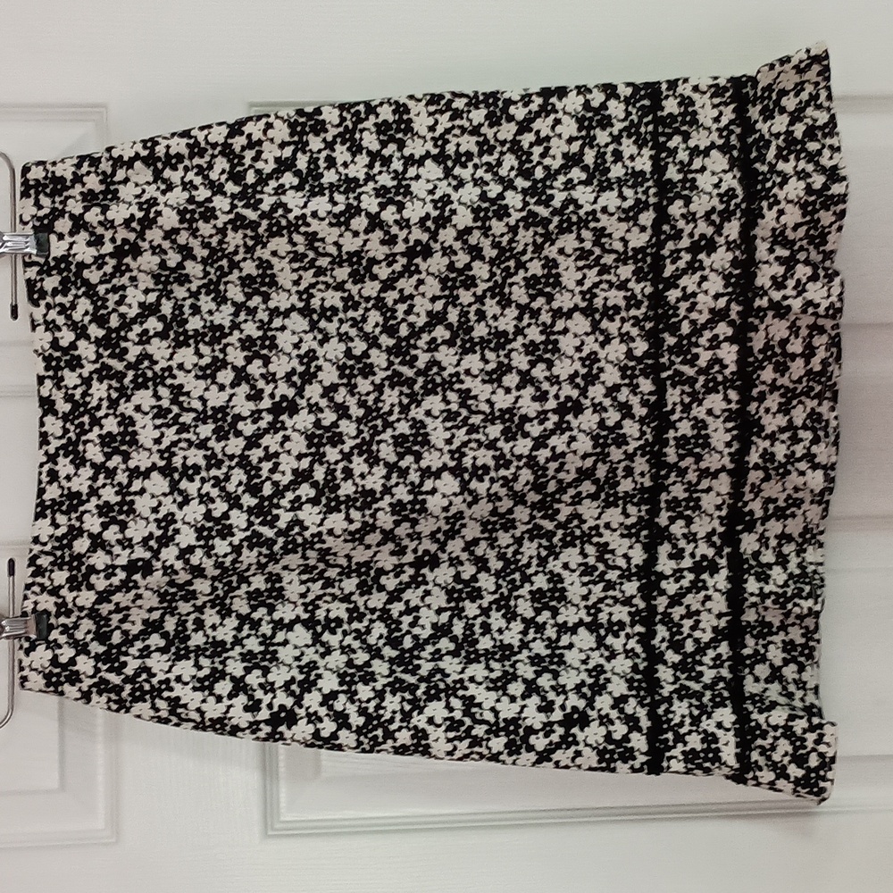Chadwick's black & white skirt Size 8.